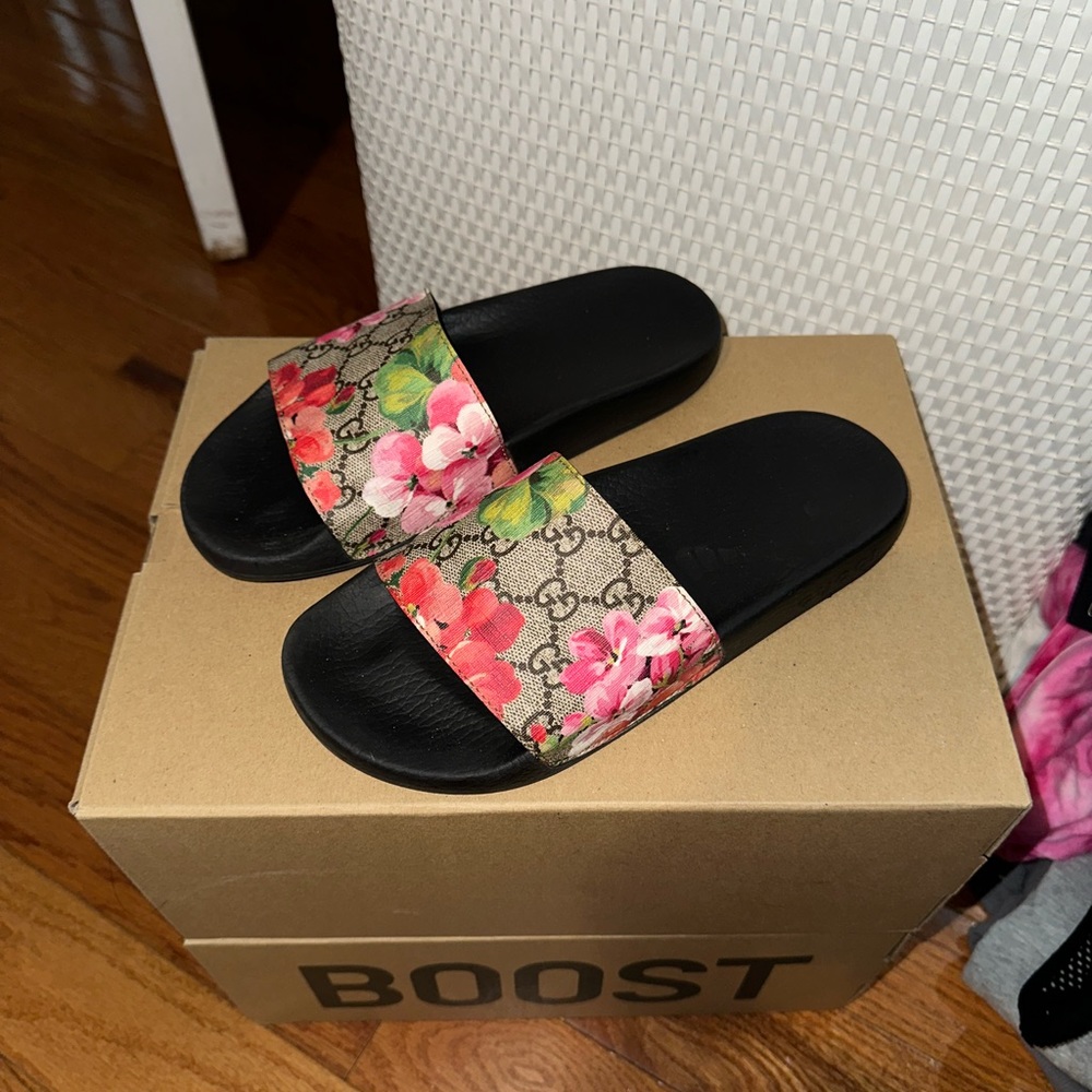 Gucci Bloom Slides